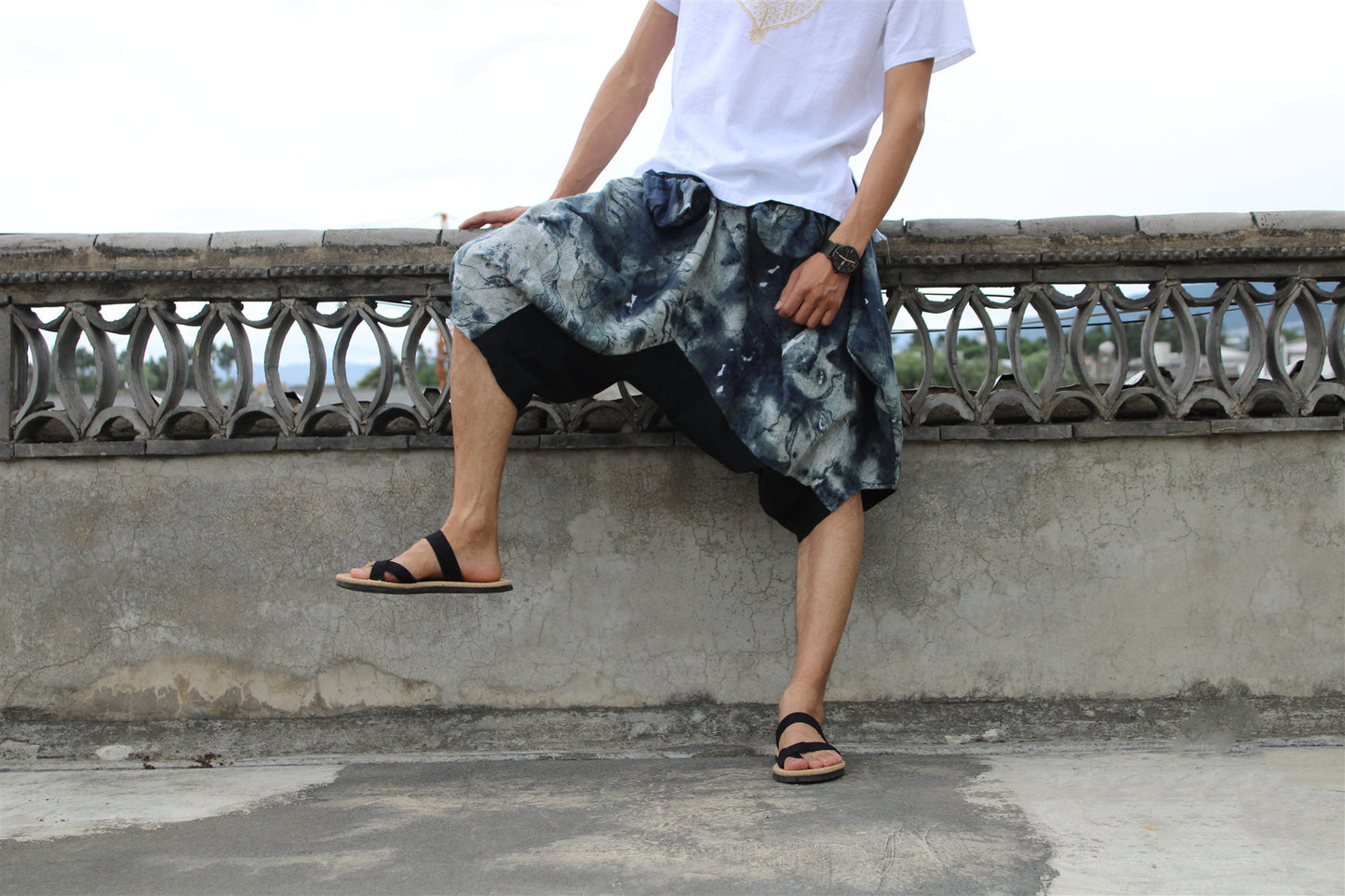 Cotton and linen printed loose shorts