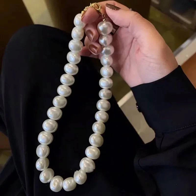 Vintage Hyperbole Bead Pearls Necklace Collarbone Chain Women's Elegant Pendant Necklace Bride Jewelry - Clothing Personality